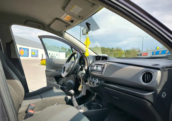 Toyota Yaris cena 23500 przebieg: 203846, rok produkcji 2012 z Otwock małe 121